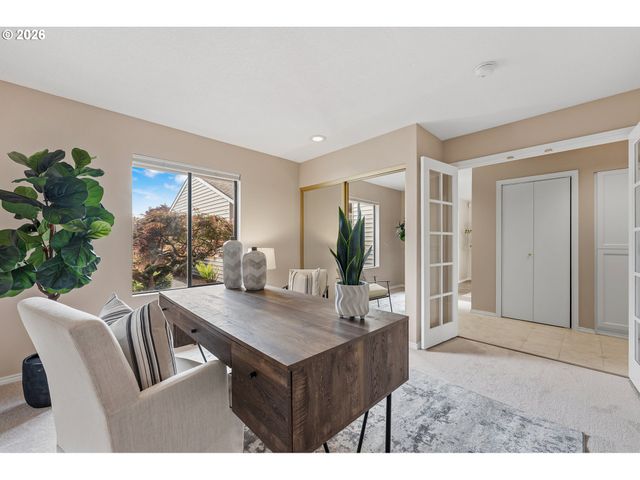 15675 Sw OAKHILL Ln, Portland, OR 97224