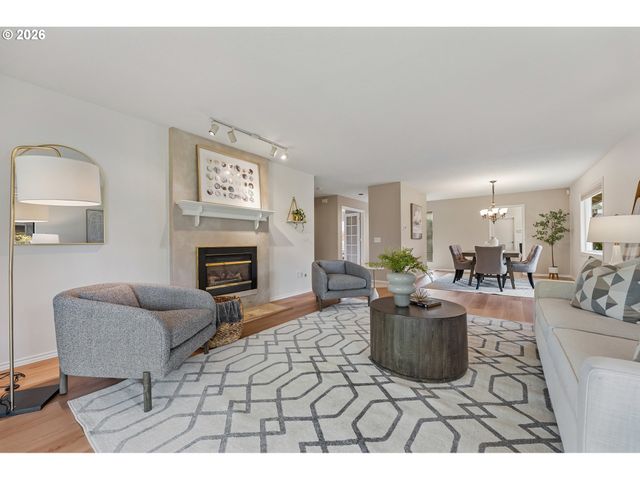 15675 Sw OAKHILL Ln, Portland, OR 97224