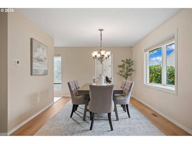 15675 Sw OAKHILL Ln, Portland, OR 97224