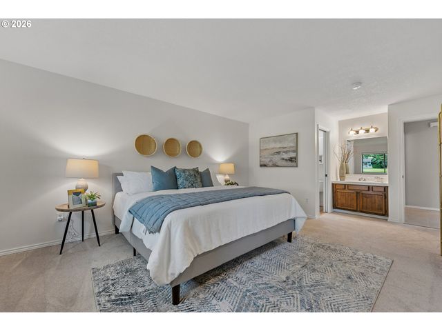 15675 Sw OAKHILL Ln, Portland, OR 97224