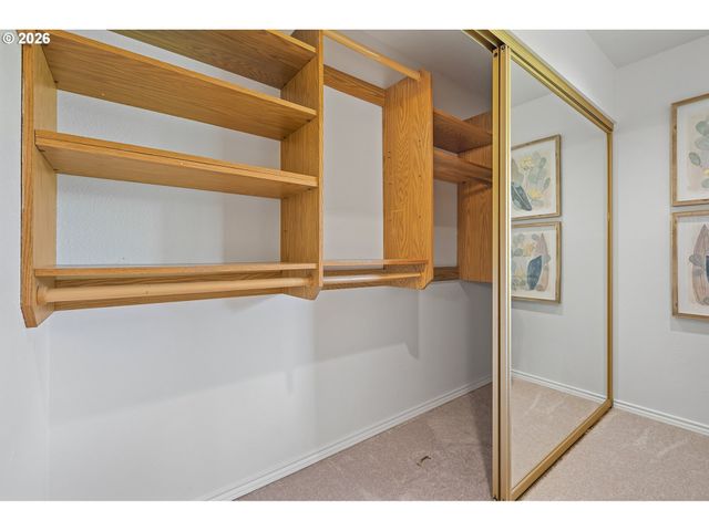 15675 Sw OAKHILL Ln, Portland, OR 97224