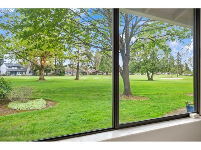 15675 Sw OAKHILL Ln, Portland, OR 97224