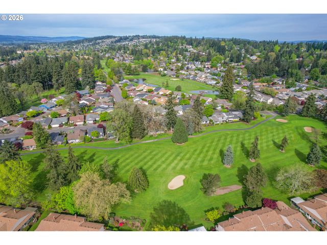 15675 Sw OAKHILL Ln, Portland, OR 97224