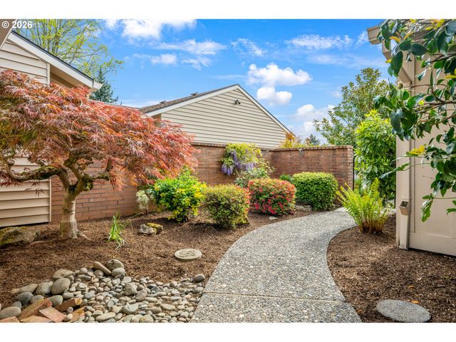 15675 Sw OAKHILL Ln, Portland, OR 97224