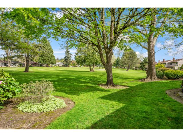 15675 Sw OAKHILL Ln, Portland, OR 97224