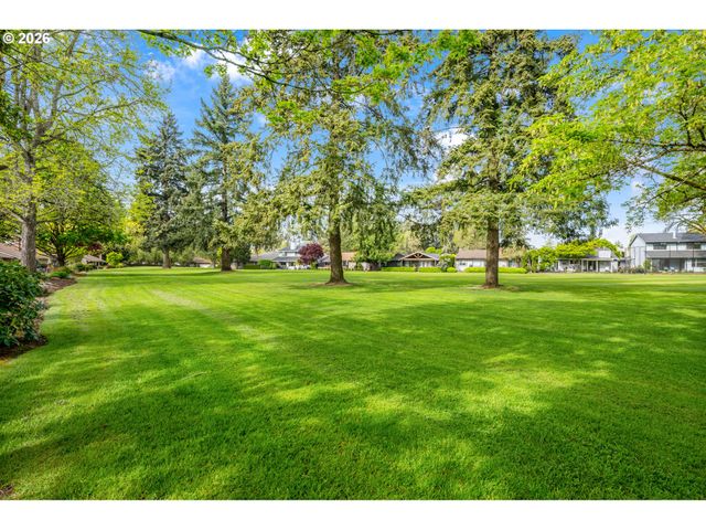 15675 Sw OAKHILL Ln, Portland, OR 97224