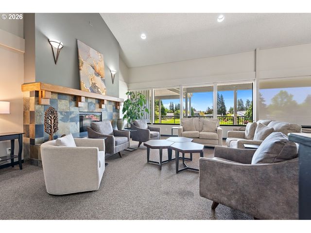 15675 Sw OAKHILL Ln, Portland, OR 97224