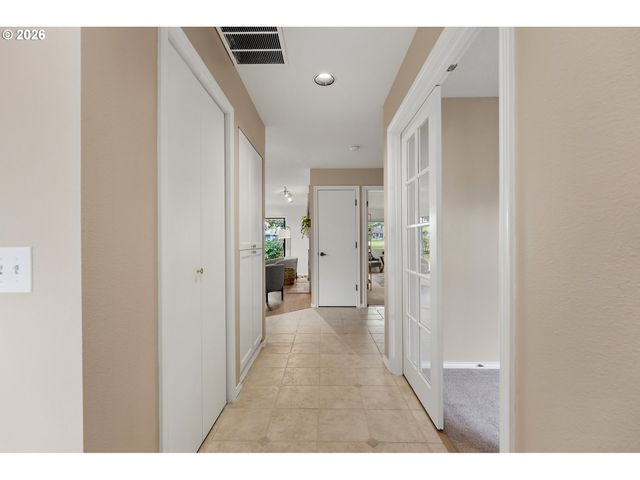 15675 Sw OAKHILL Ln, Portland, OR 97224