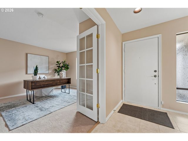 15675 Sw OAKHILL Ln, Portland, OR 97224