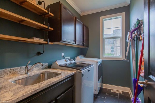 7614 Sir William Drive, Kernersville, NC 27284