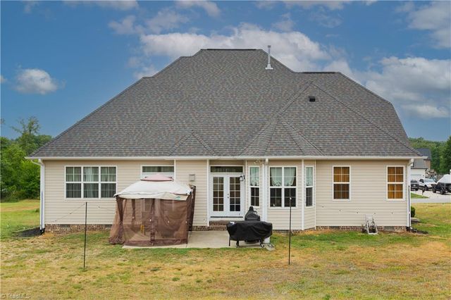 7614 Sir William Drive, Kernersville, NC 27284