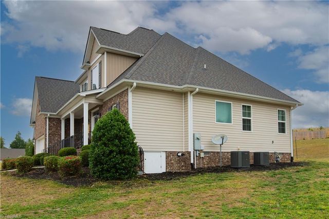 7614 Sir William Drive, Kernersville, NC 27284