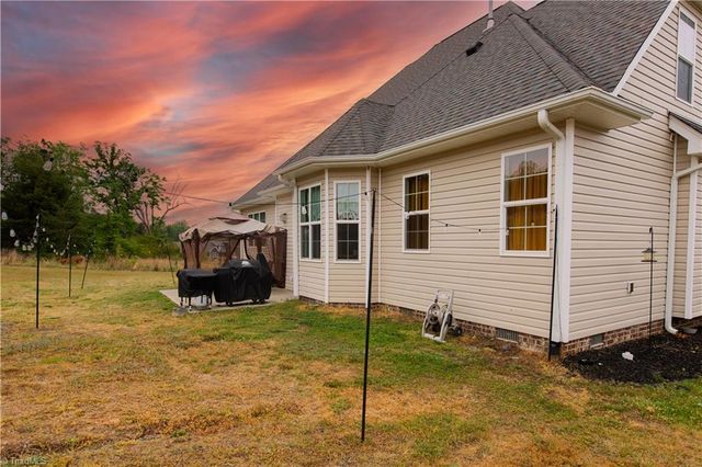 7614 Sir William Drive, Kernersville, NC 27284