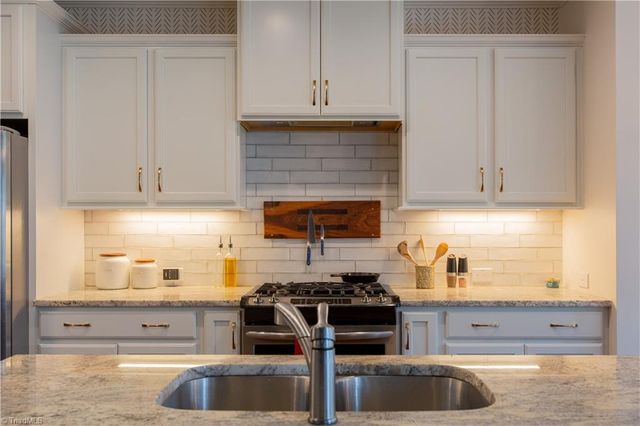 7614 Sir William Drive, Kernersville, NC 27284