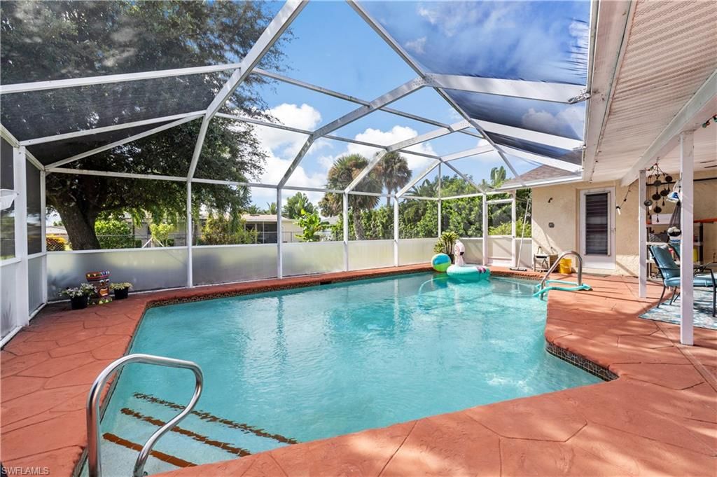 Image 10 of property listing at 1120 SE 29th TER, Cape Coral, FL 33904