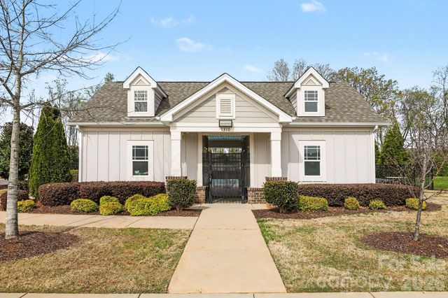 1300 Oakhurst Drive, Waxhaw, NC 28173