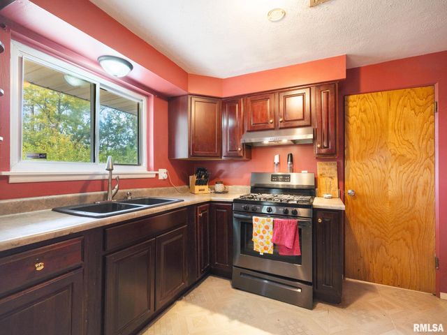 6217 N KNOLL AIRE Drive, Peoria, IL 61614