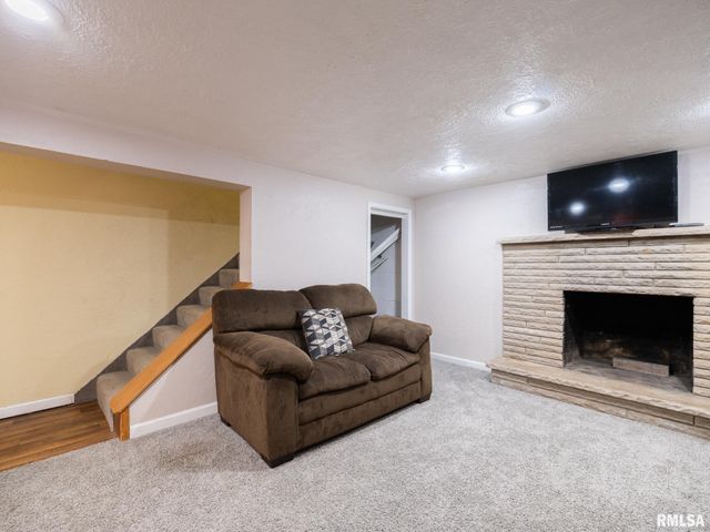 6217 N KNOLL AIRE Drive, Peoria, IL 61614