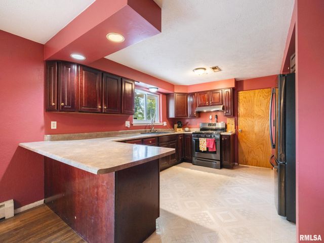 6217 N KNOLL AIRE Drive, Peoria, IL 61614