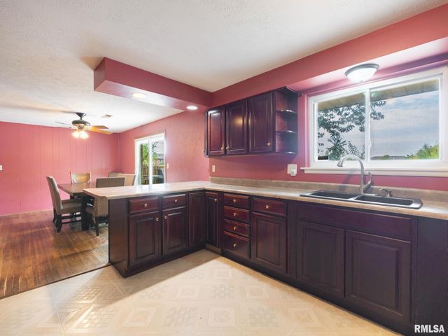 6217 N KNOLL AIRE Drive, Peoria, IL 61614