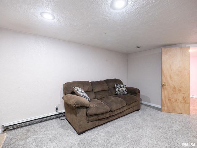 6217 N KNOLL AIRE Drive, Peoria, IL 61614