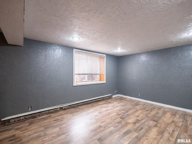 6217 N KNOLL AIRE Drive, Peoria, IL 61614