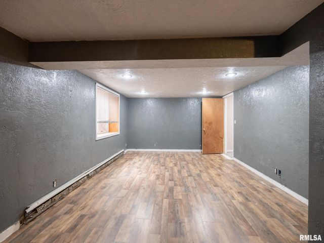 6217 N KNOLL AIRE Drive, Peoria, IL 61614