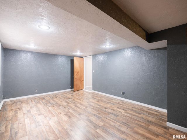 6217 N KNOLL AIRE Drive, Peoria, IL 61614