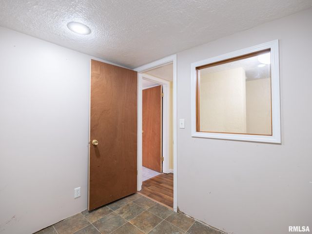 6217 N KNOLL AIRE Drive, Peoria, IL 61614