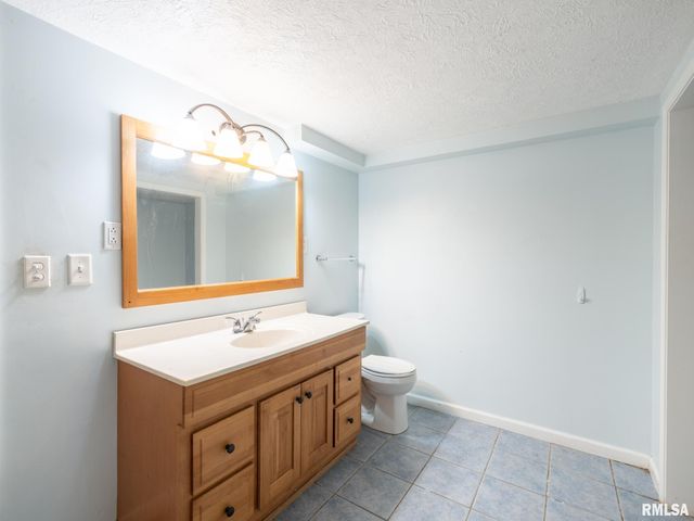 6217 N KNOLL AIRE Drive, Peoria, IL 61614