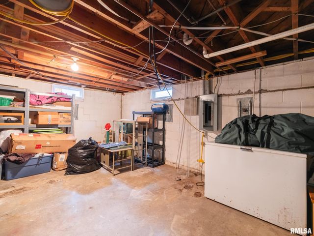 6217 N KNOLL AIRE Drive, Peoria, IL 61614