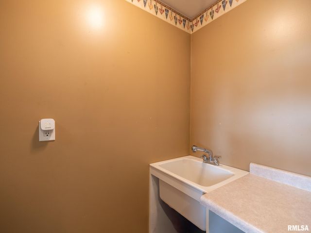 6217 N KNOLL AIRE Drive, Peoria, IL 61614