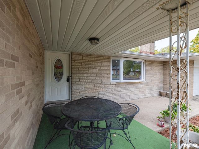 6217 N KNOLL AIRE Drive, Peoria, IL 61614