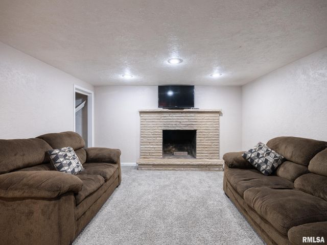 6217 N KNOLL AIRE Drive, Peoria, IL 61614