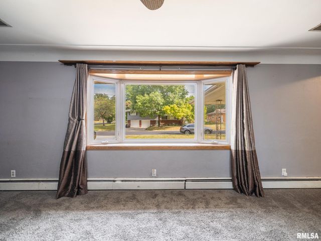 6217 N KNOLL AIRE Drive, Peoria, IL 61614