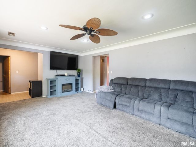 6217 N KNOLL AIRE Drive, Peoria, IL 61614