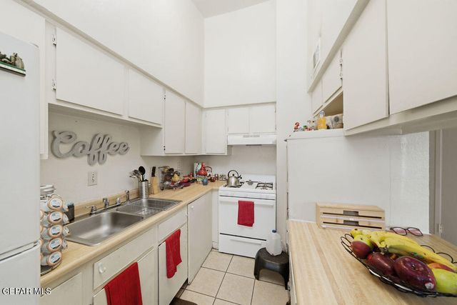 2701 RED SAILS Drive AD, El Paso, TX 79936