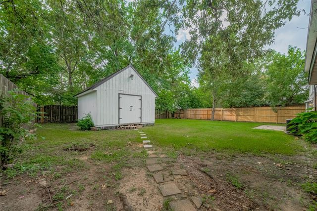 505 Stoneledge Drive, Friendswood, TX 77546