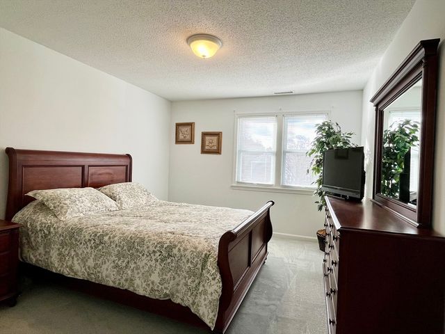 74 Tennis Plaza Rd 34, Dracut, MA 01826