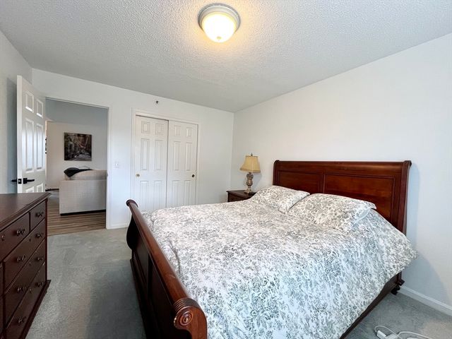 74 Tennis Plaza Rd 34, Dracut, MA 01826