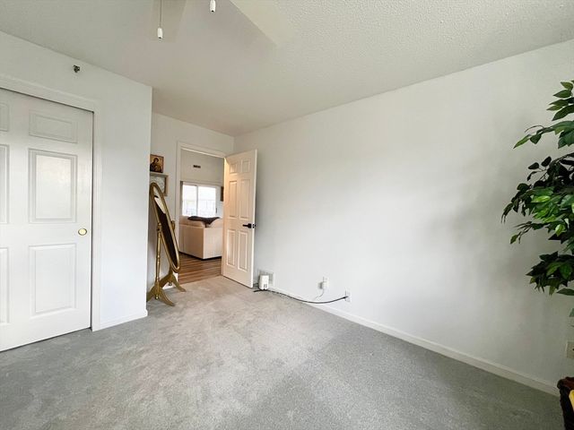 74 Tennis Plaza Rd 34, Dracut, MA 01826