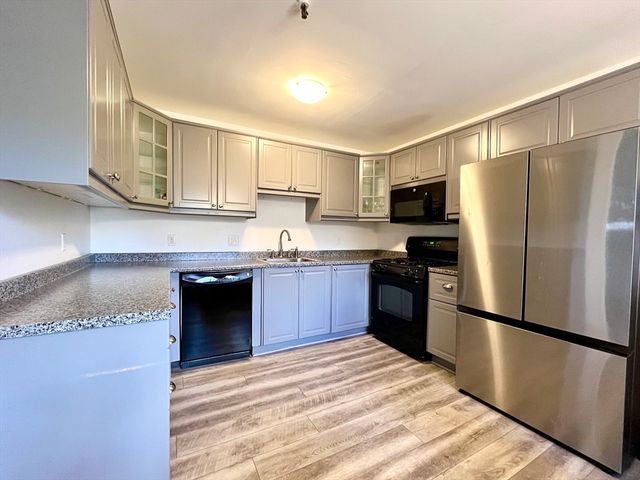 74 Tennis Plaza Rd 34, Dracut, MA 01826