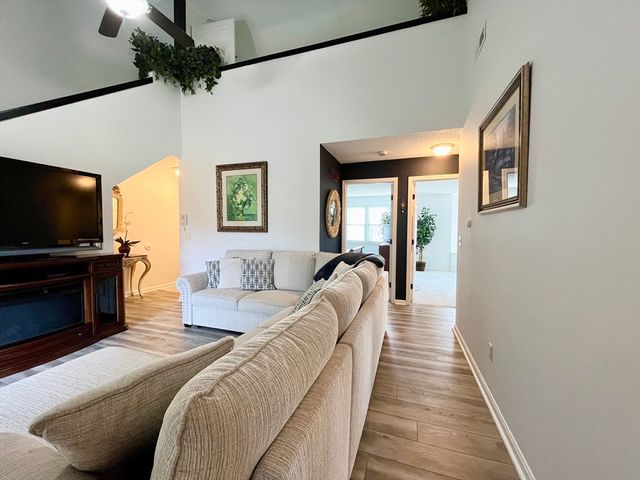 74 Tennis Plaza Rd 34, Dracut, MA 01826