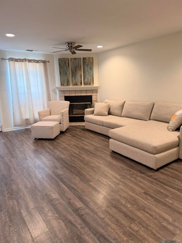24 Higgins Ct, Baton Rouge, LA 70808