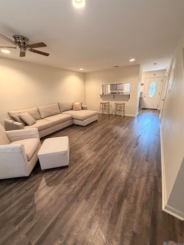 24 Higgins Ct, Baton Rouge, LA 70808