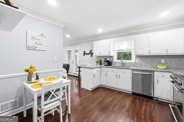 690 Trailwood Drive, Riverdale, GA 30274