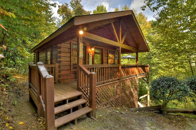 37 Dean Court, Blue Ridge, GA 30513