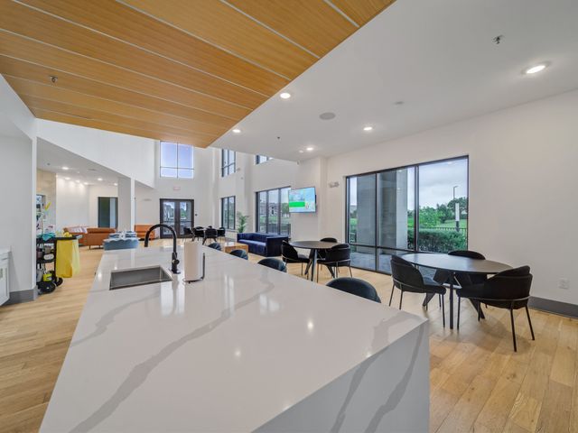 2700 Old Denton Road 2212, Carrollton, TX 75007