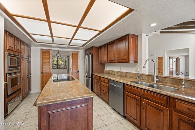 1781 E Rio De La Loma, Tucson, AZ 85718