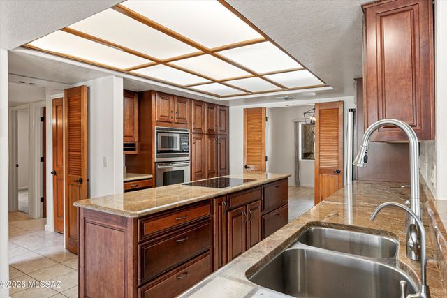1781 E Rio De La Loma, Tucson, AZ 85718